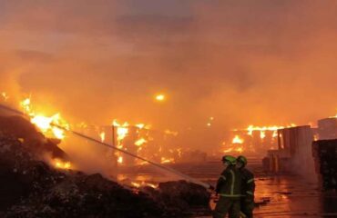 آتش سوزی در کارخانه بیرمنگام انگلستان